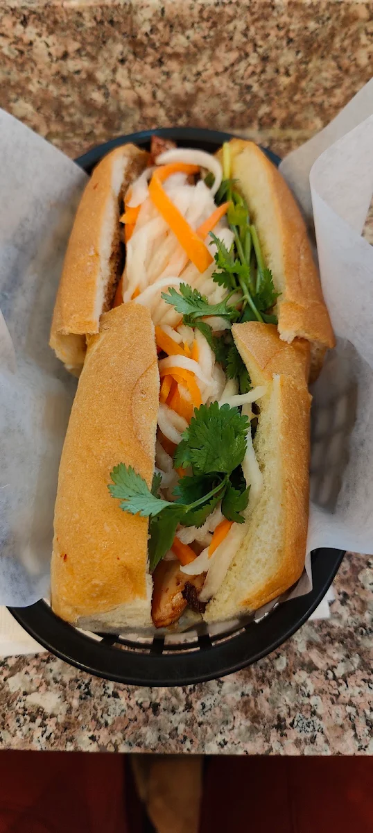 Minced Pork Salad Roll