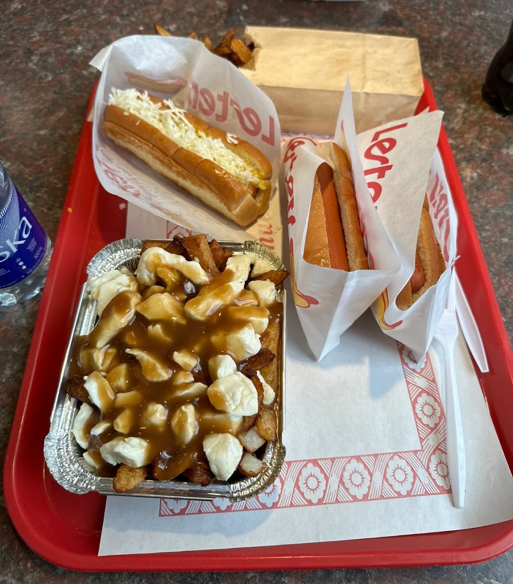 Poutine Et Hot Dog