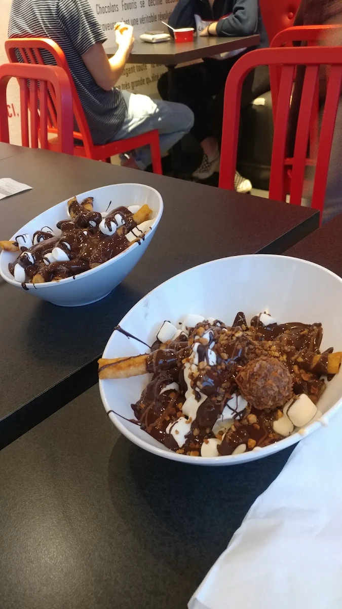 Poutine Crème Glacée Au Chocolat Noir