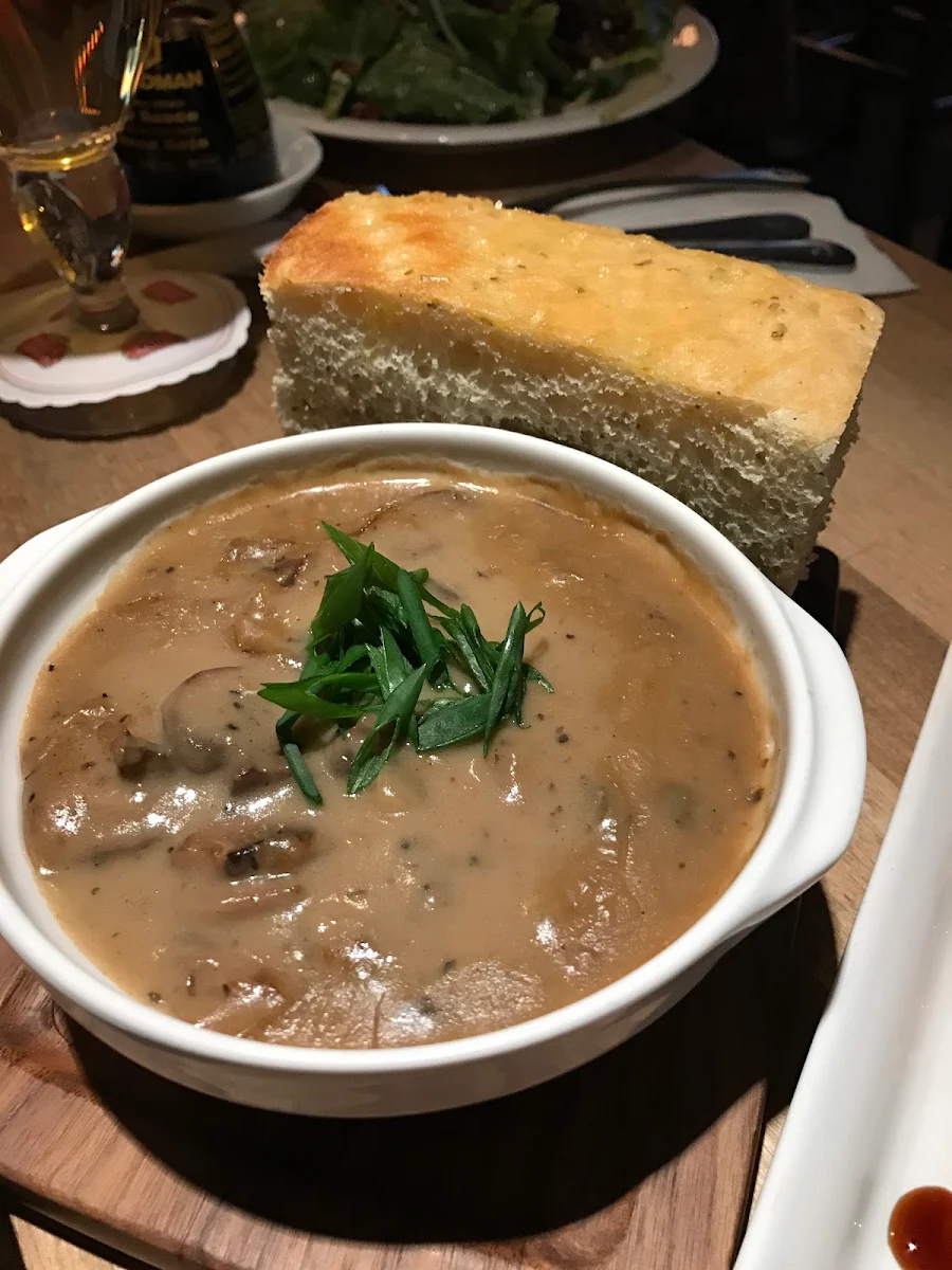 Earls Famous Clam Chowder