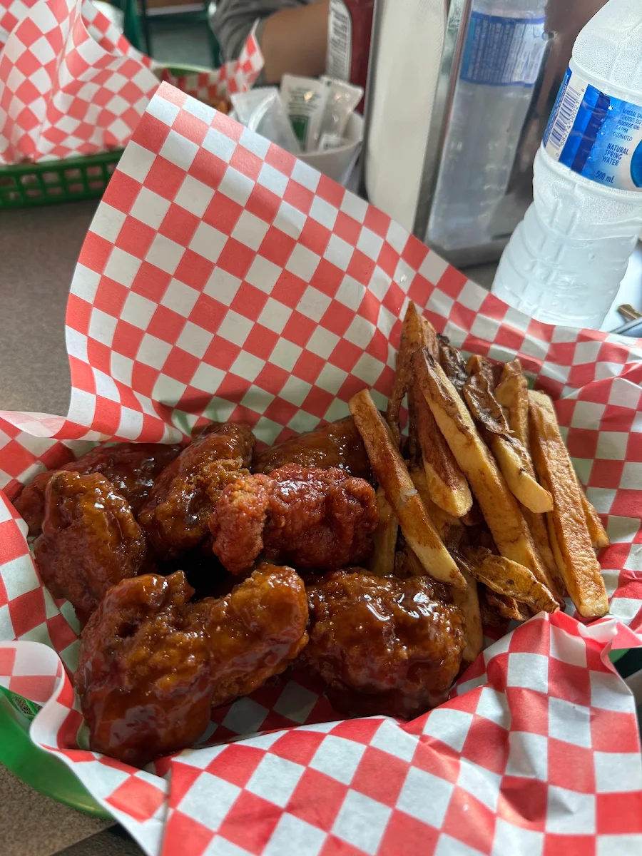 Highlights, P & B's Lakeside Diner