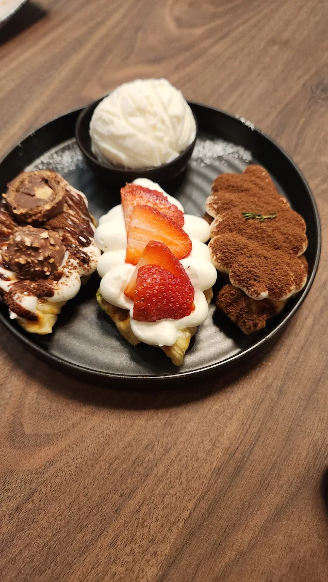 Hazelnut Chocolate Green Tea and Strawberry on Waffle with Vanilla Ice Cream