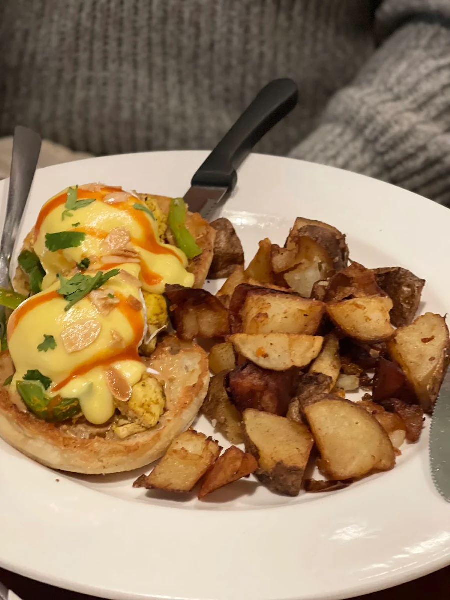 Eggs Benedict and Hashbrowns