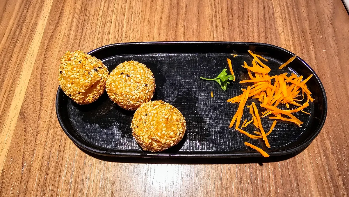 Deep-Fried Sesame Balls 4 pcs