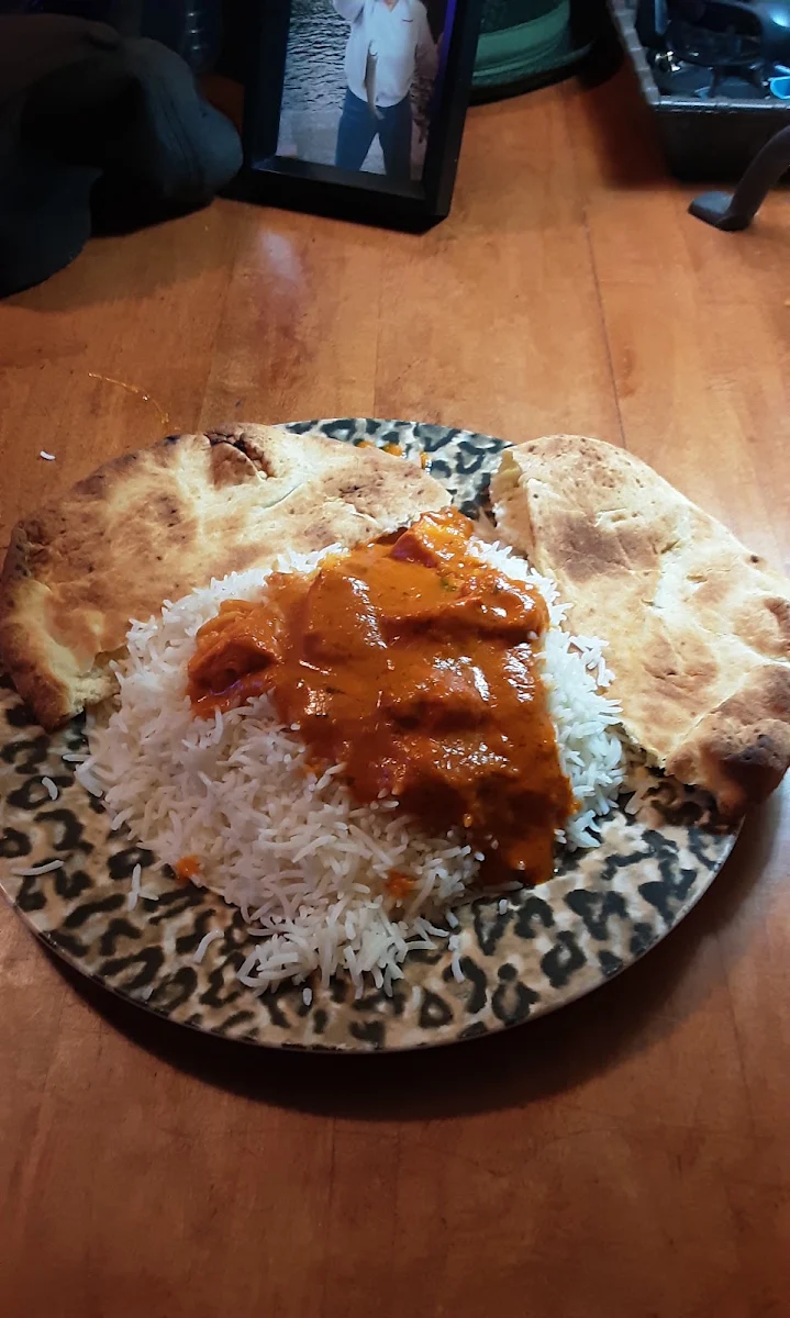 Butter Chicken with Heart-Shaped Naan Bogo