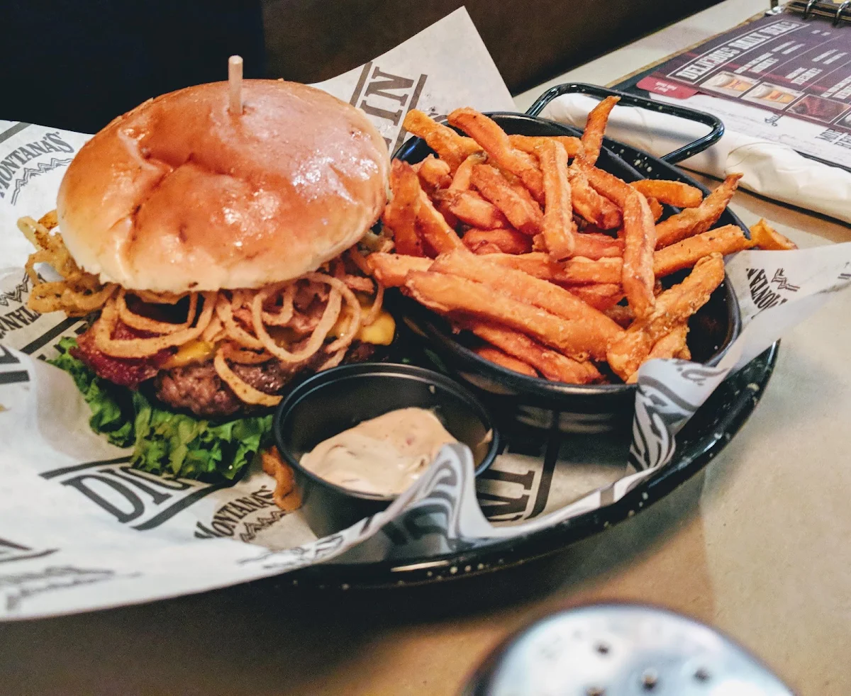 Burger w Sweet Potato Fries