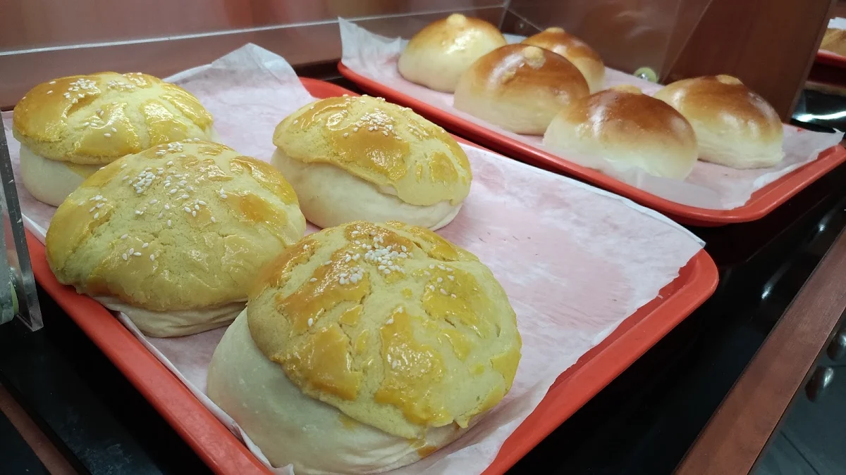 Pineapple and Custard Bun