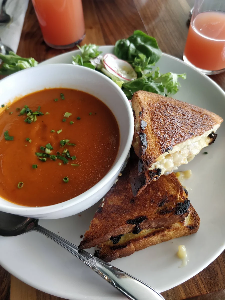 Grilled Cheese Végane Avec Soupe Au Tomate