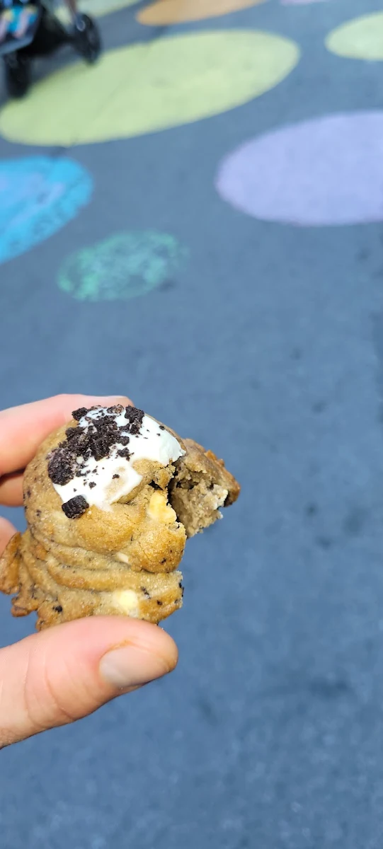 Cookies & Cream Cookie