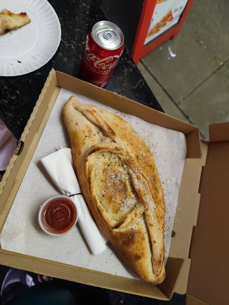 The Pepperone Calzone, Did's Pizza