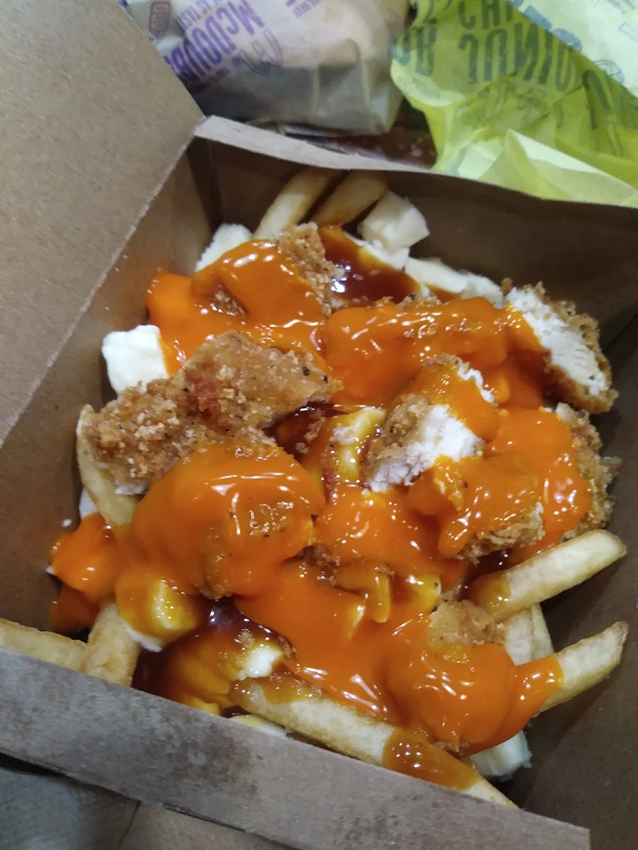 Poutine with Crispy Chicken and Buffalo Sauce