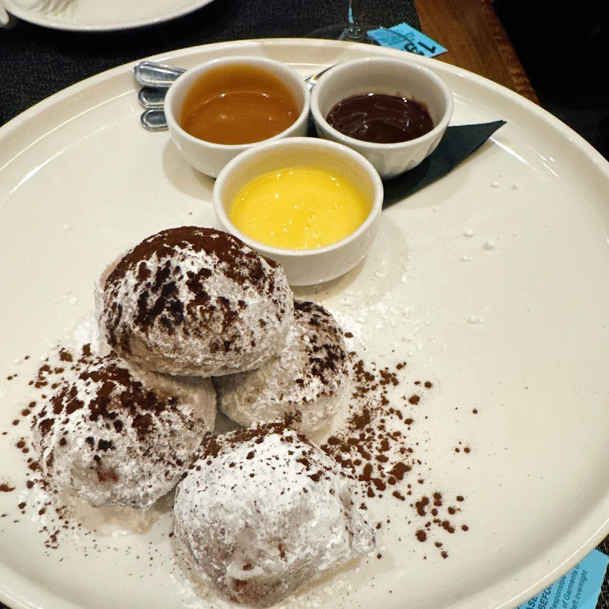 Donuts, Nascosto Ristorante