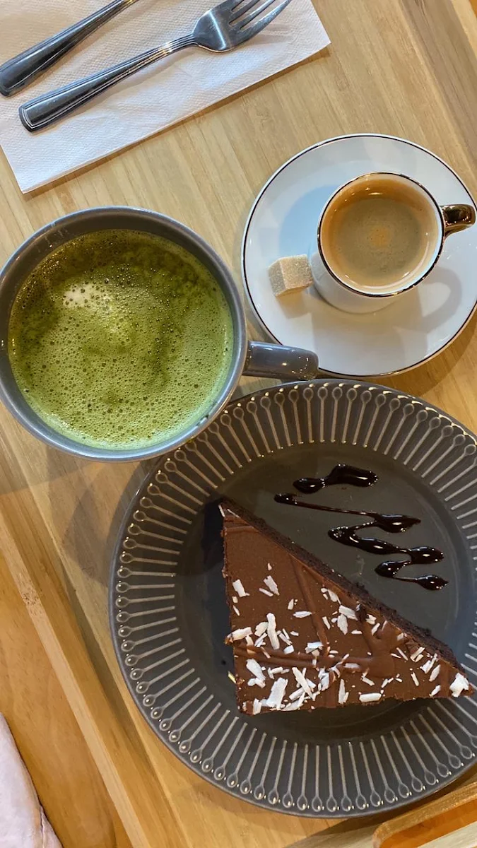 Matche Latte Espresso and Chocolate Cake