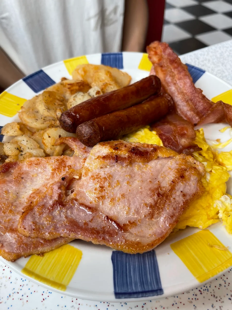 Peameal Bacon & Eggs- 890 Cals