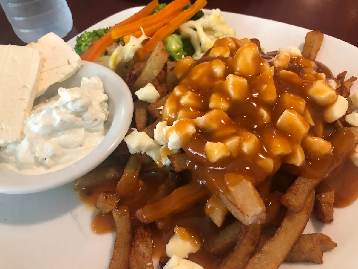 2 Pizzas 10 1 Petite Poutine 2 Frites Et 2 Canettes 2 10 Pizzas 1 Small Poutine 2 Fries And 2 Cans
