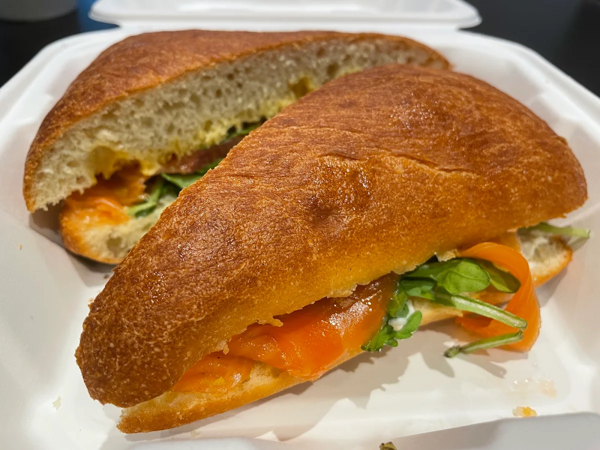 Pacific Sandwich with Smoked Salmon Tomatoe Arugula & Cream Cheese