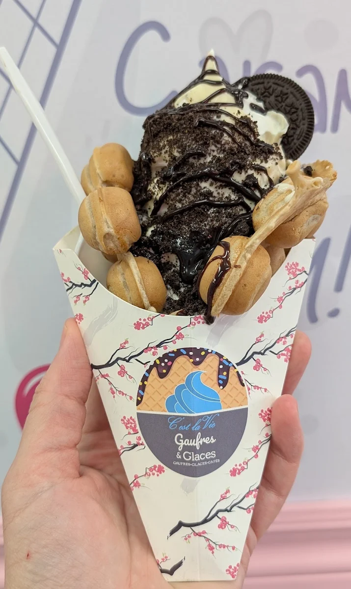 Bubble Waffle with Banana Chocolate