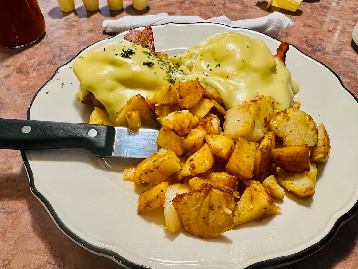 Eggs Benedict with Bacon