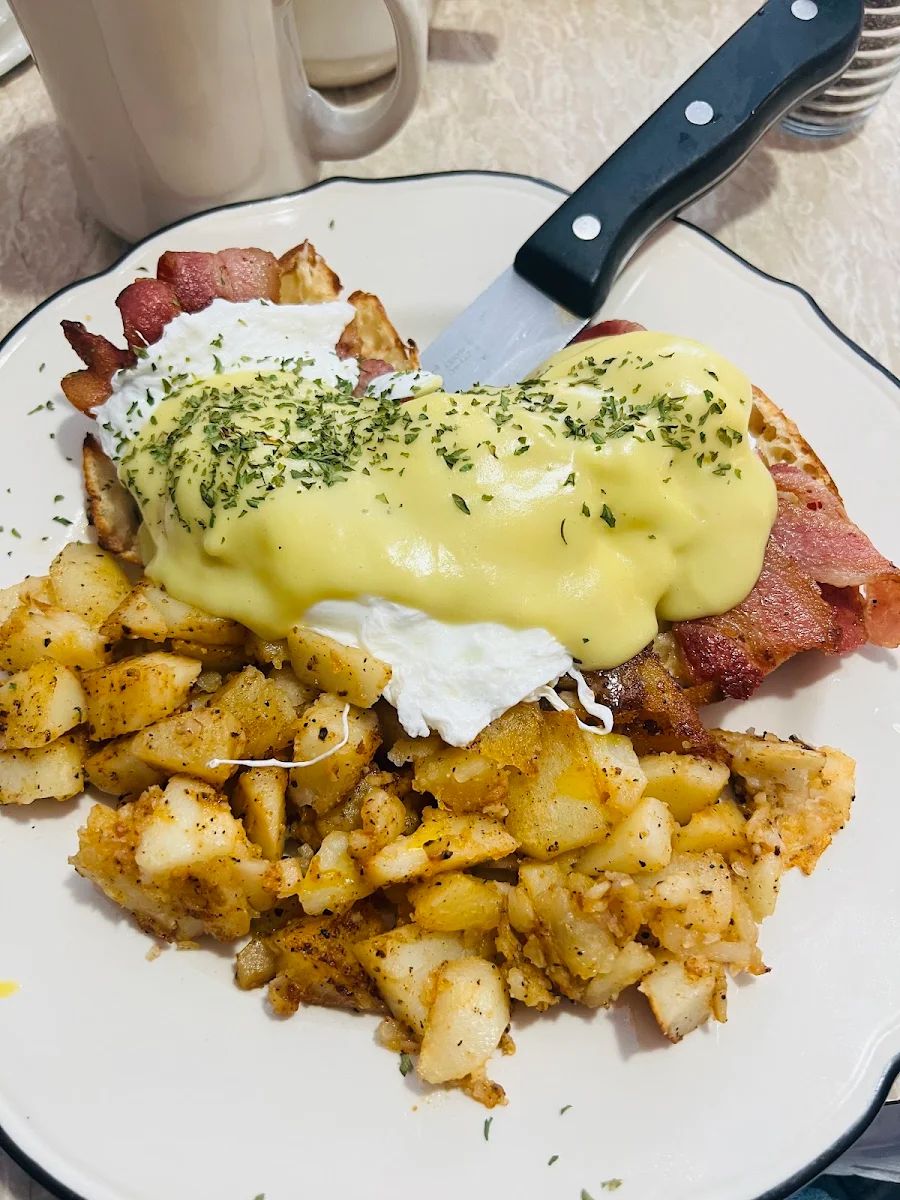 Smoked Meat Eggs Benedict