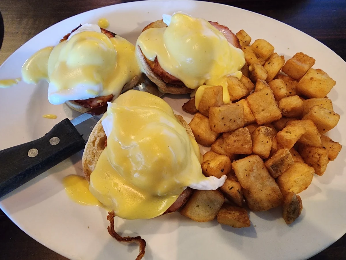 Egg Benedict with Hashbrown