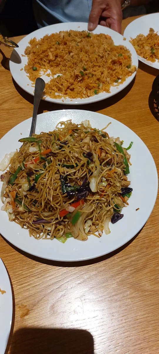 Chicken Hakka Chow Mein