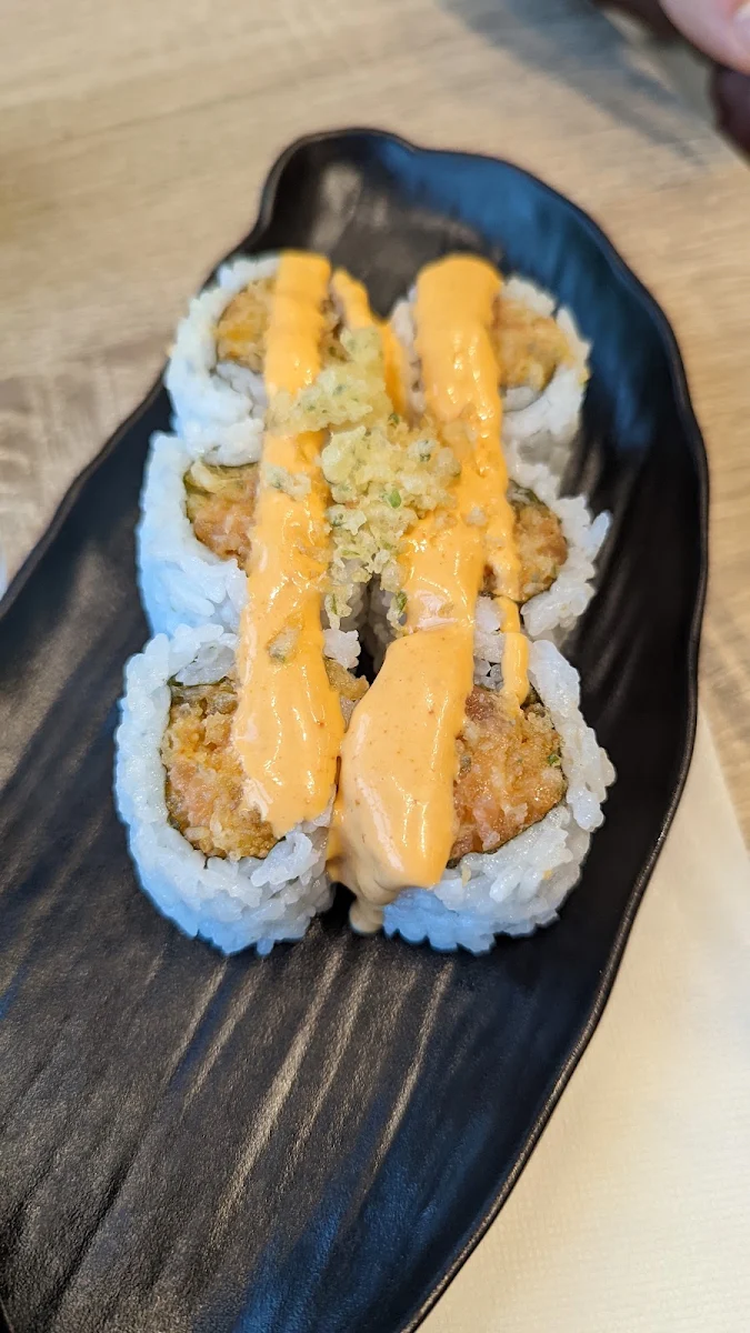Spicy Salmon Roll 6 pcs