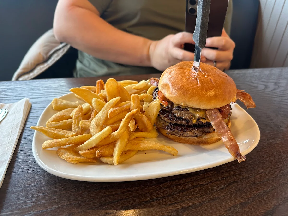 Point Burger and Fries