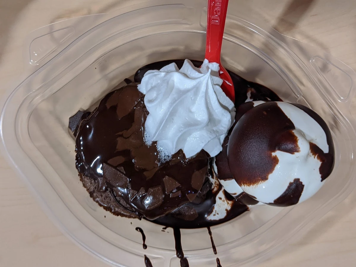 Hot Fudge Caramel Sundae