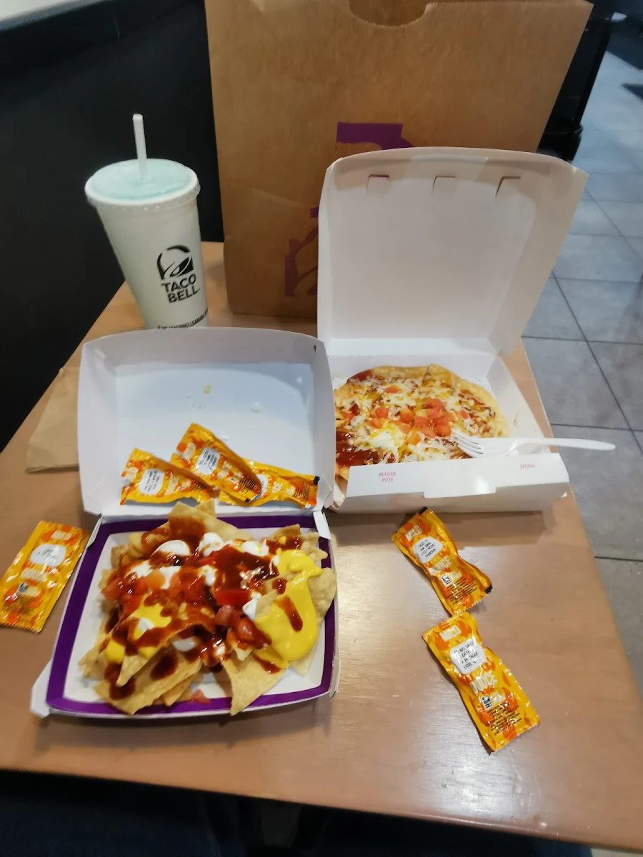 Mexican Pizza Combo with Nachos Supreme