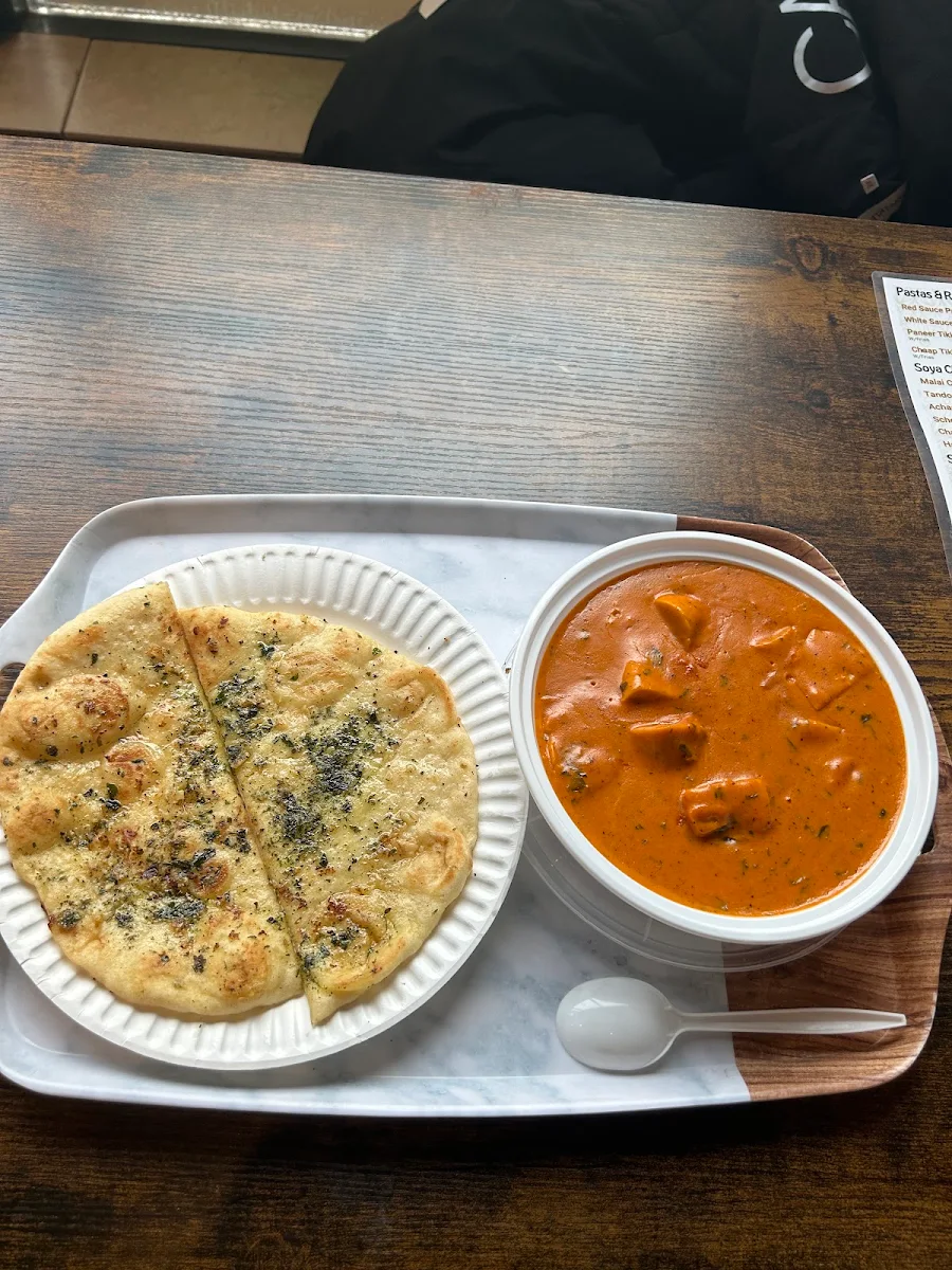 Makhani Soya Garlic Naan