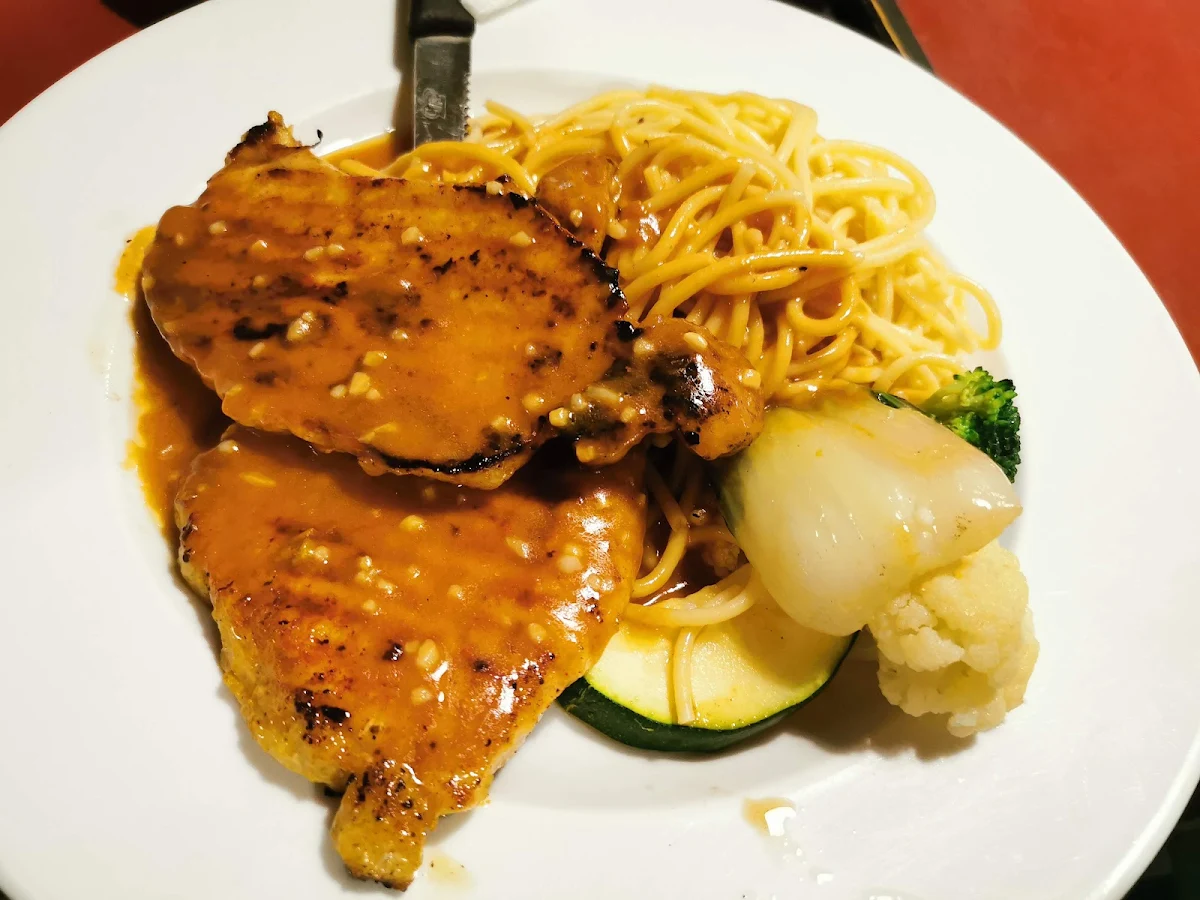 Garlic Pork Chop with Spaghetti