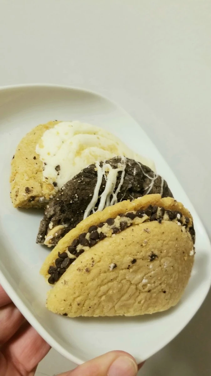 Cannoli Cookies and Cream Milk Chocolate Chip