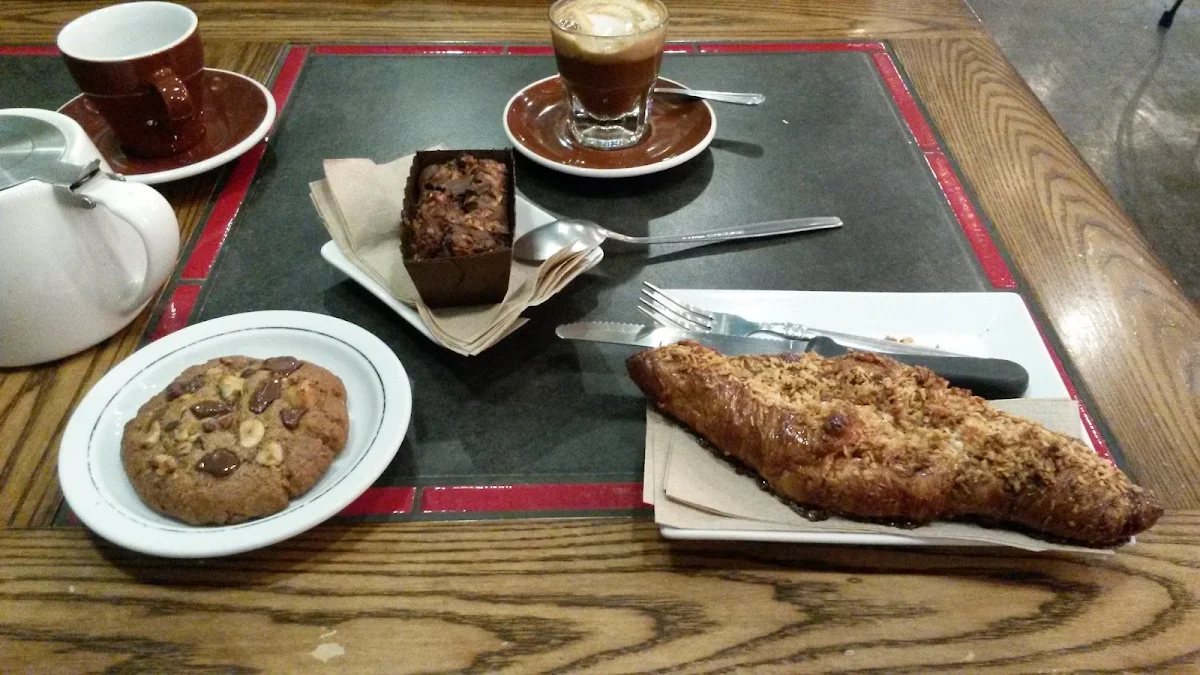 Chocolat Et Croissant