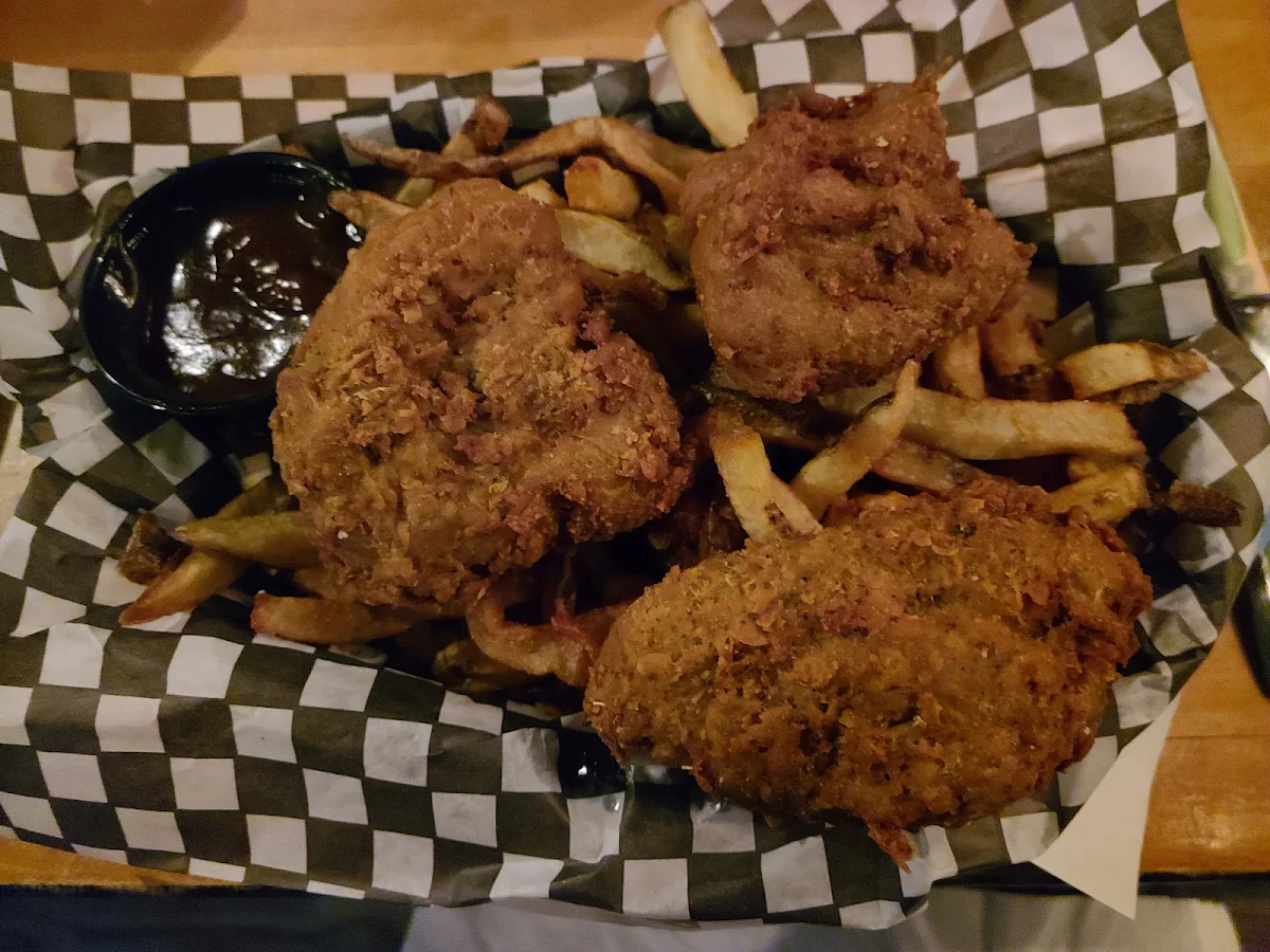Fried Chicken Basket with One Extra Piece
