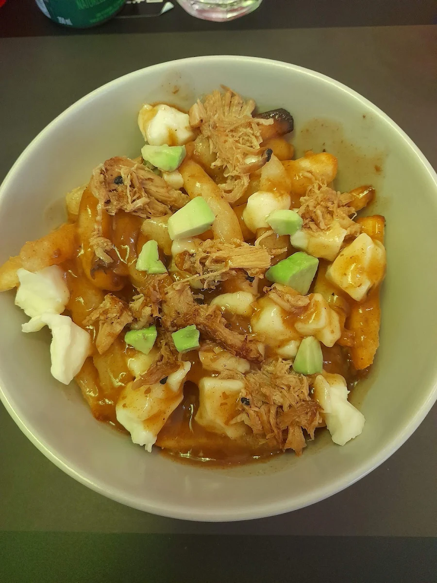 Poutine, La Base Café Buvette