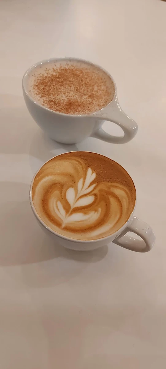 Flat White & Chai Latte