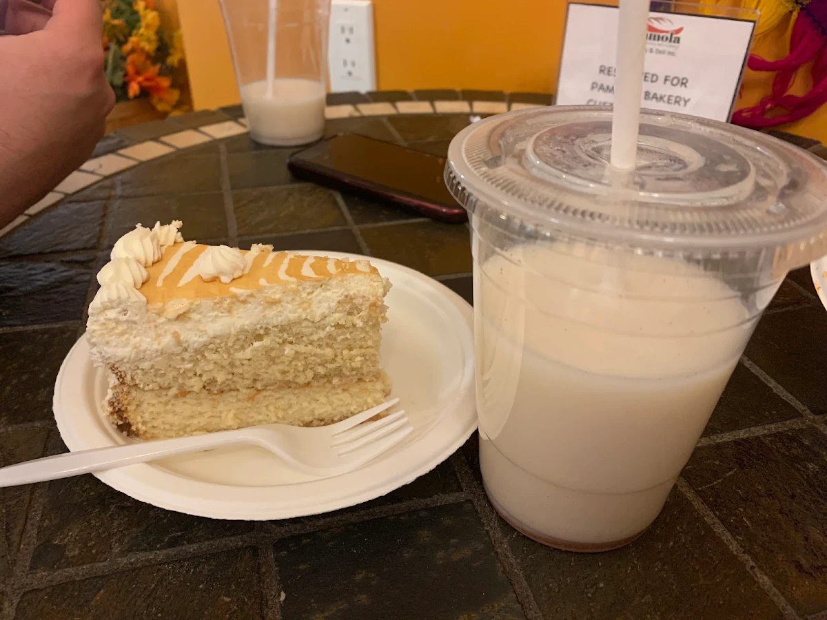 Pastel Tres Leches Y Horchata