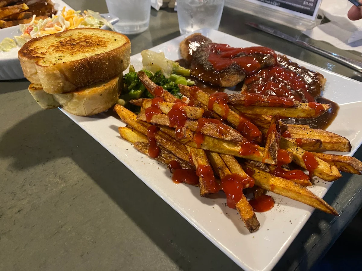 Highlights, Wally’s Bar and Restaurant