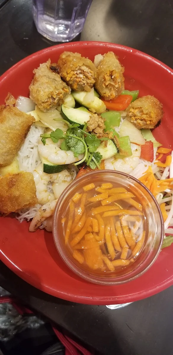 Lemongrass Prawn Vermicelli with Spring Roll