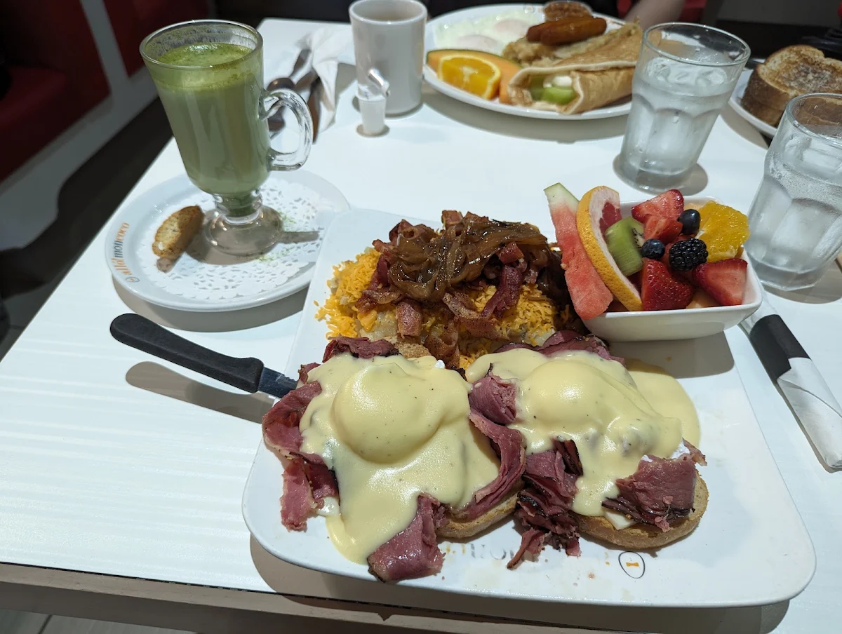 Smoked Meat Eggs Benedict