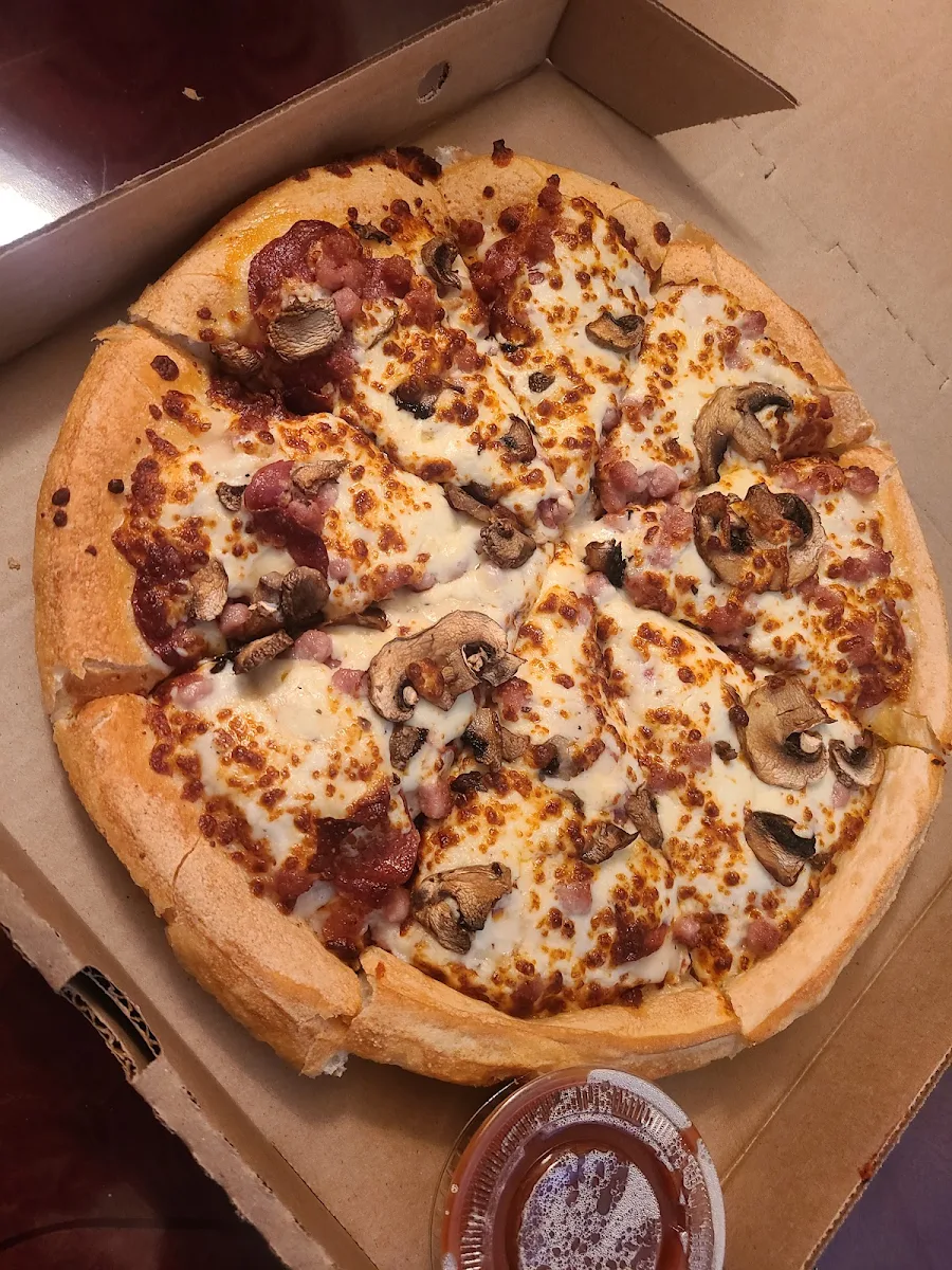 Canadian Pepperoni Bacon Crumble Mushrooms Pan Pizza
