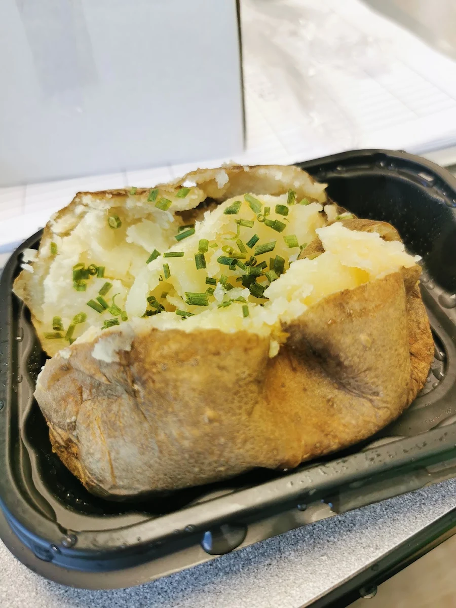 Sour Cream and Chives Baked Potato Cals 340