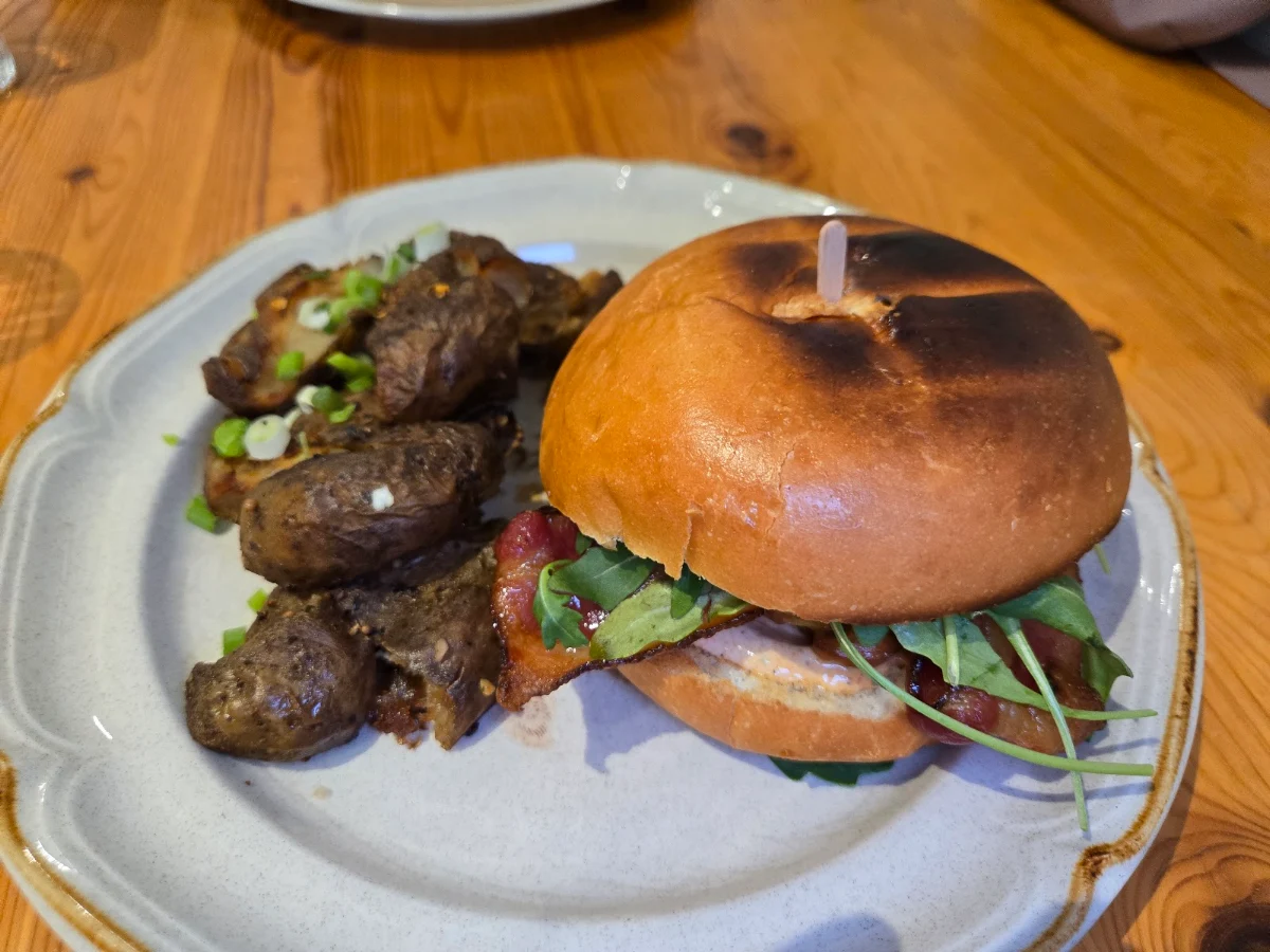 Highlights, Le Café Magda