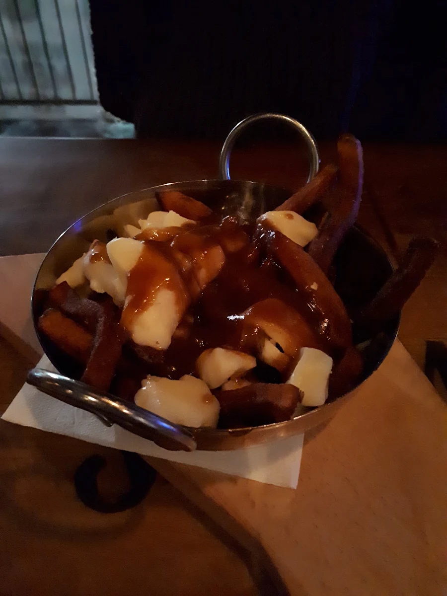 5 Poutine, La P'tite Grenouille Montréal