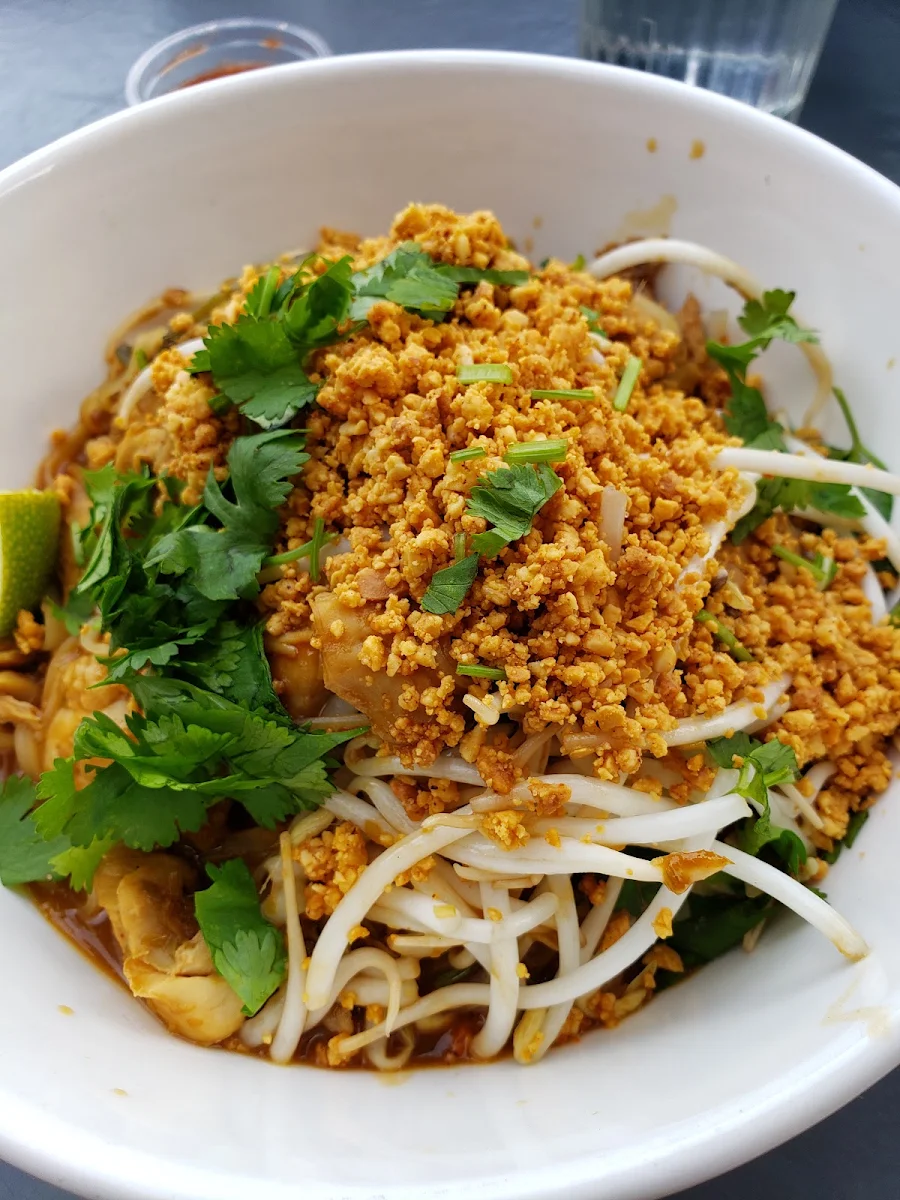 Pad Thai Chicken with Tofu