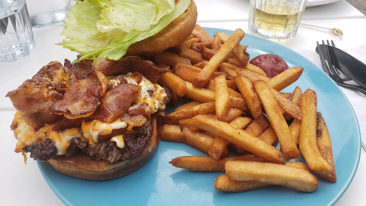 Bacon Cheeseburger with Fries