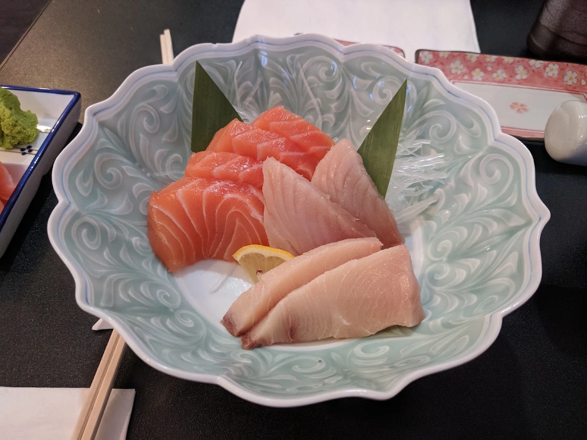 Hamachi Yellowtail 5 Pieces