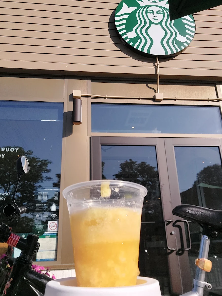 Starbuck New Passion Fruit and Coconut Milk