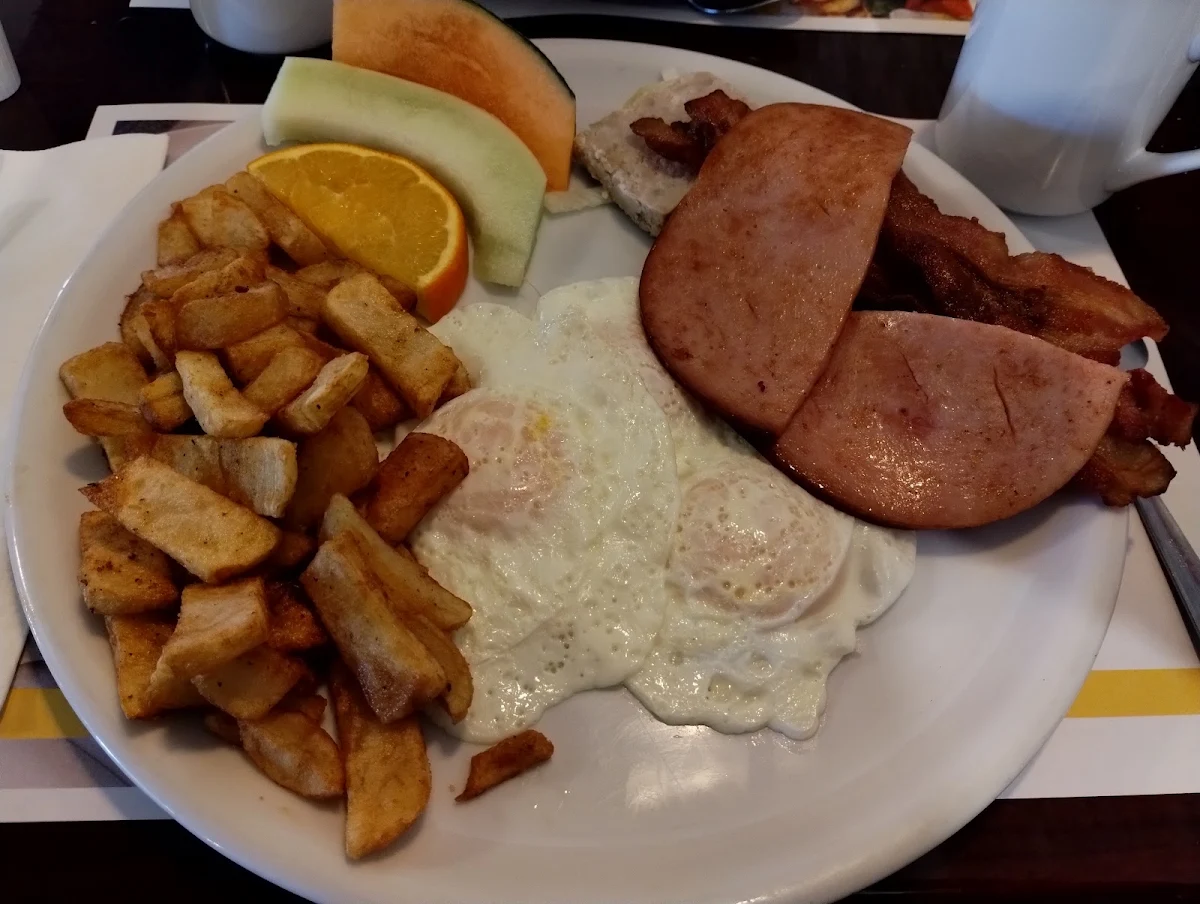 Déjeuner Trois Oeufs