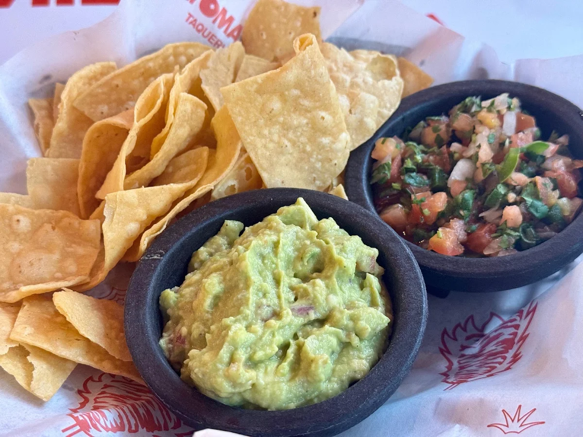 Guacamole Chips & Pico De Gallo